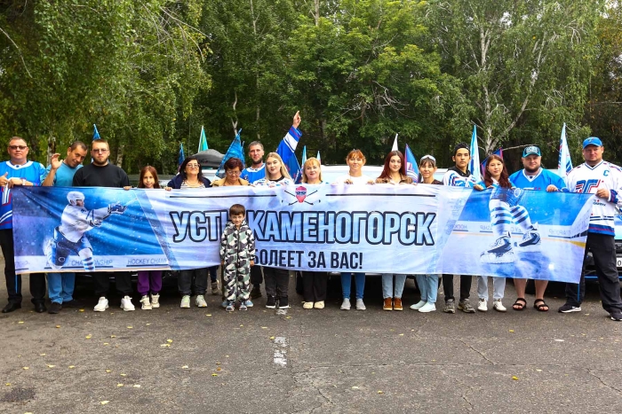 Болельщики и фанаты встретили команду в аэропорту и устроили автопробег